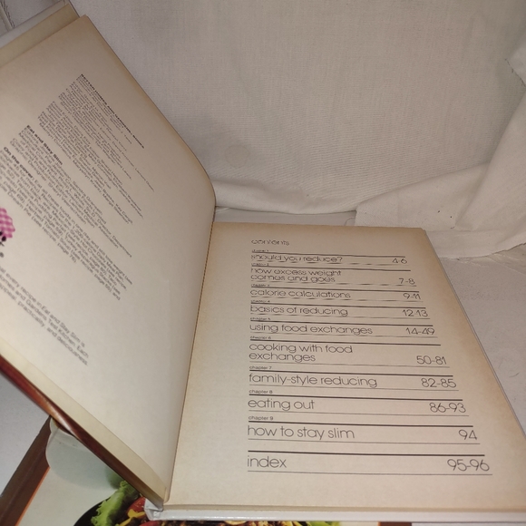 2 Better Homes and Gardens Cookbooks :Eat & Stay Slim, All-Time Favorite Beef Re - Picture 4 of 11